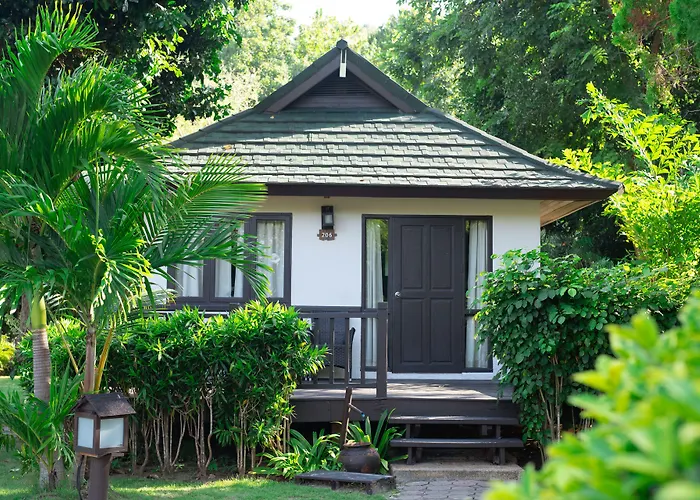 Phi Phi Holiday Resort, Leam Tong Beach