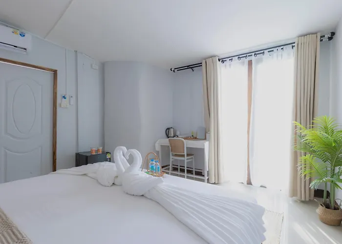 Phi Phi Cozy Seafront Resort