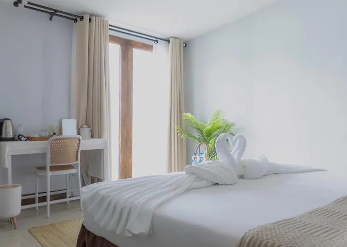 Phi Phi Cozy Seafront Resort